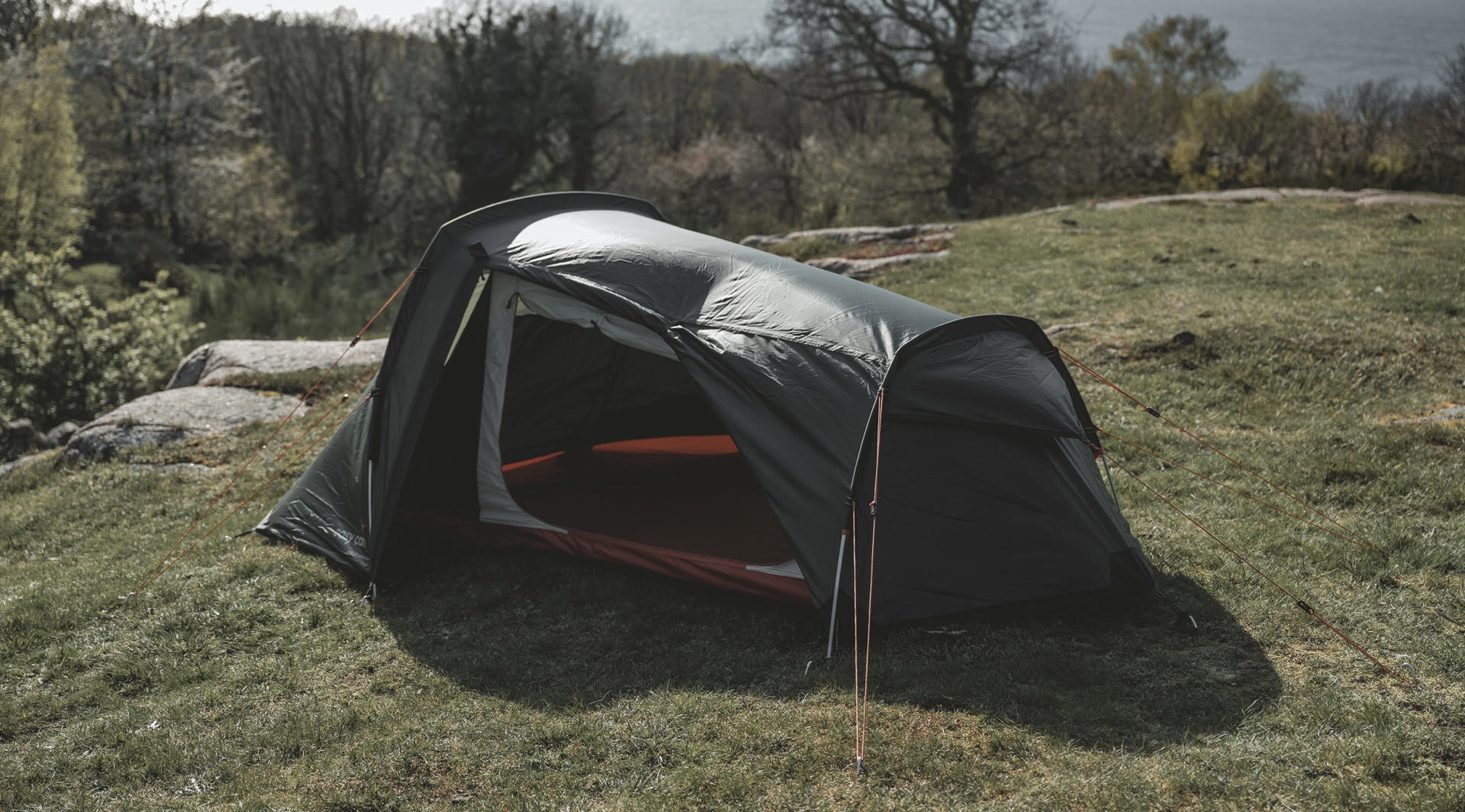 Easy Camp Tent Sarek 2 1 Easy Camp Sarek 2 – Tenda túnel para 2 pessoas com duas entradas e mosquiteiras, modelo 120468