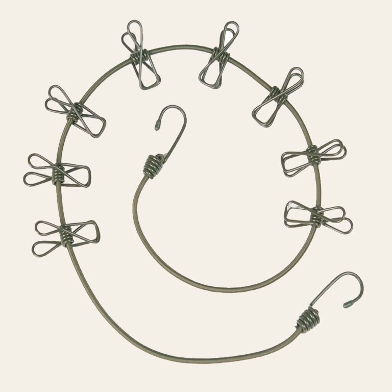 Corda de secagem MIL-TEC de 110 cm a 200 cm, com sistema de tensão rápida, ganchos metálicos e 8 prendedores de aço – ideal para campismo e emergências.