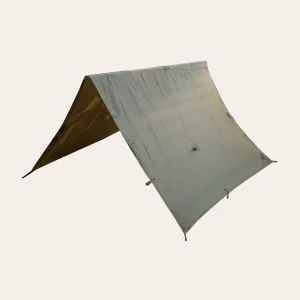 MIL-TEC Tarp Basha 14236001 – lona leve e impermeável (265x170 cm) com 3.500 mm de coluna de água, ilhós metálicos e molas de pressão para montagem flexível.