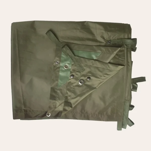 MIL-TEC Tarp Basha 14236001 verde tropa – lona impermeável, modular, eleve 265x170 cm MIL-TEC Tarp Basha 14236001 – lona leve e impermeável (265x170 cm) com 3.500 mm de coluna de água, ilhós metálicos e molas de pressão para montagem flexível.