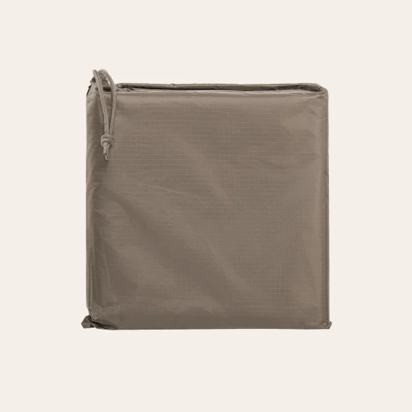 MIL-TEC Tarp Ripstop 300x300cm 14234001 MIL-TEC Ripstop TARP 14234001 – lona impermeável e versátil (300x300 cm) com 19 pontos de fixação para múltiplas opções de montagem no campismo, bushcraft e aventuras ao ar livre.