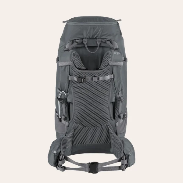 Vista das costas com sistema de transporte da Mochila Highlander Ben Nevis 52 litros, cor cinzento, Número do artigo RUC275 Vista das costas com sistema de transporte da Mochila Highlander Ben Nevis 52 litros, cor cinzento, Número do artigo RUC275