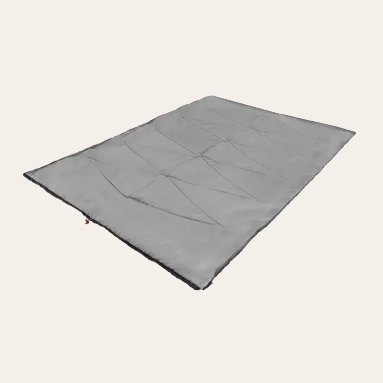 The black Starling blanket from easy camp