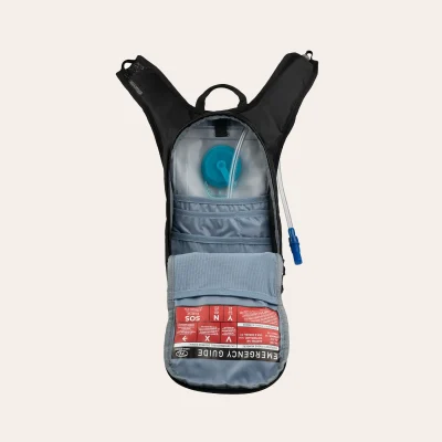 A mochila Bolt-Lite da Highlander Outdoor com bolsa de hidratação