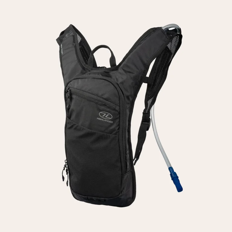 A mochila Bolt-Lite da Highlander Outdoor com bolsa de hidratação