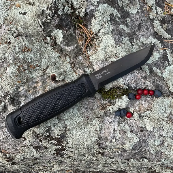 A faca Morakniv Garberg C BlackBlade aço carbono A faca Morakniv Garberg C BlackBlade aço carbono