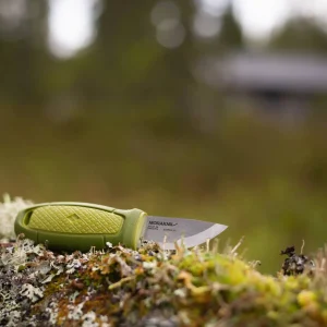 The green Morakniv Eldris knife