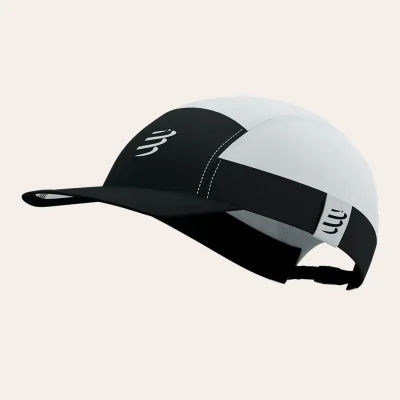 The Compressport 5 Panel Light Cap with breathable design and flexible visor - ideal for sports and hiking.