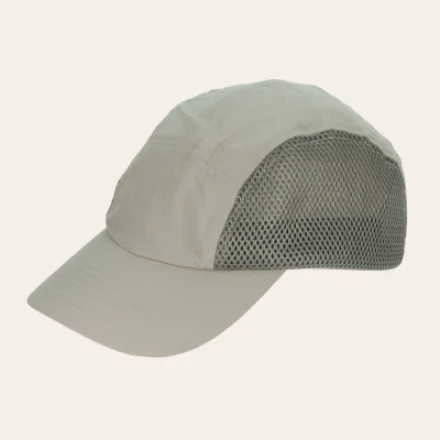 Boné desportivo leve e respirável com proteção UV da Ferrino - ideal para caminhadas, trekking e actividades de verão.