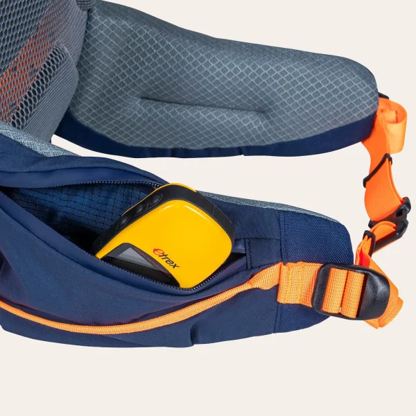Highlander-Outdoor-Mochila-Vulkan-35-litros-RUC291-NB-09 Mochila Vulkan 35L da Highlander Outdoor para passeios dinâmicos e montanhismo, com suporte para machado de gelo e sistema de costas Airvent