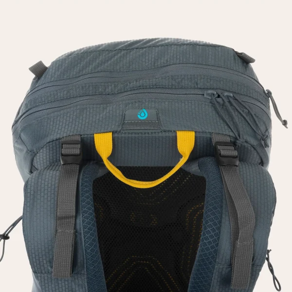 Highlander-Outdoor-Vega-homen-25l-RUC289-GR-04 Mochila de trekking leve Vega 25l da Highlander Outdoor para caminhadas confortáveis e passeios de um dia