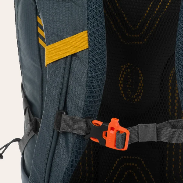 Highlander-Outdoor-Vega-homen-25l-RUC289-GR-12 Mochila de trekking leve Vega 25l da Highlander Outdoor para caminhadas confortáveis e passeios de um dia