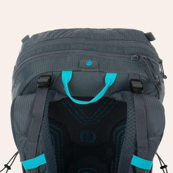 Highlander-Outdoor-Vega-mulher-25l-RUC289L-GR-04 Mochila de trekking leve Vega 25l da Highlander Outdoor para caminhadas confortáveis e passeios de um dia