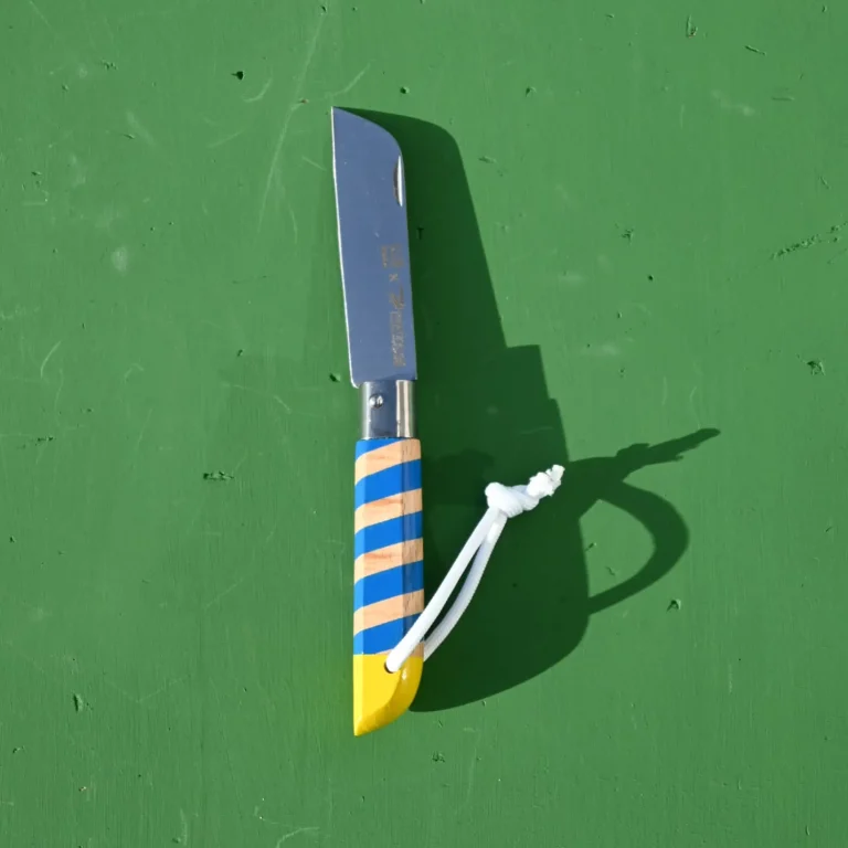 razor knife in the shape of a Portuguese blade by Martins Palaçoulo, special edition for the Way of St James, hand-painted wooden handle and fluorescent paracord