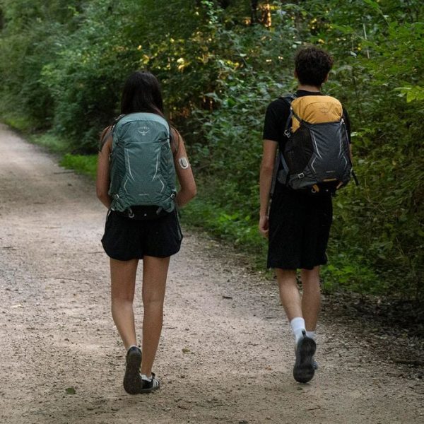 Osprey Hikelite 26 - lightweight, sustainable backpack for everyday use with mesh back