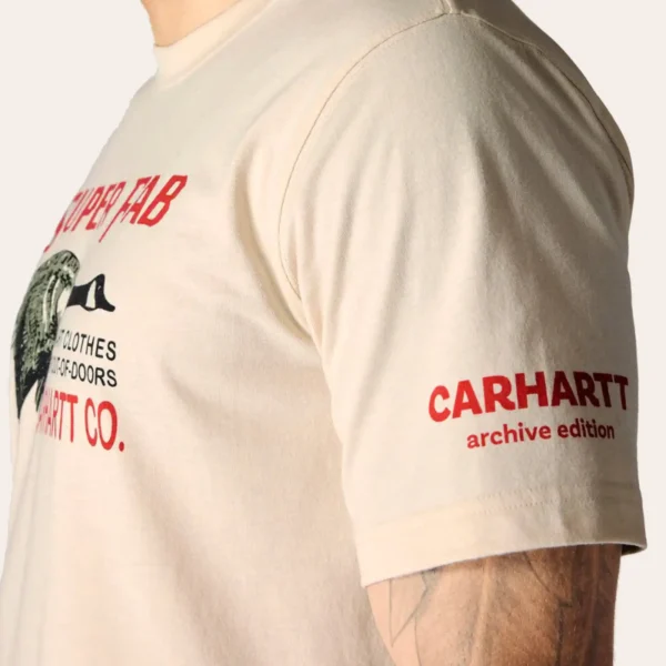 T-shirt Carhartt Relaxed Fit Lightweight Fab Graphic em Oat Milk com impressão Super Fab da série Carhartt Archive