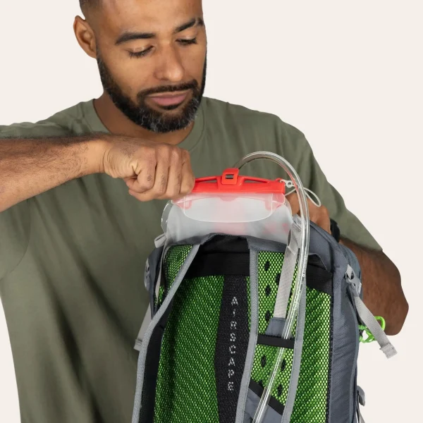 Osprey Sportlite 25 - Lightweight hiking backpack with 25 litres of volume, AirScape™ back system and sustainable materials for day hikes