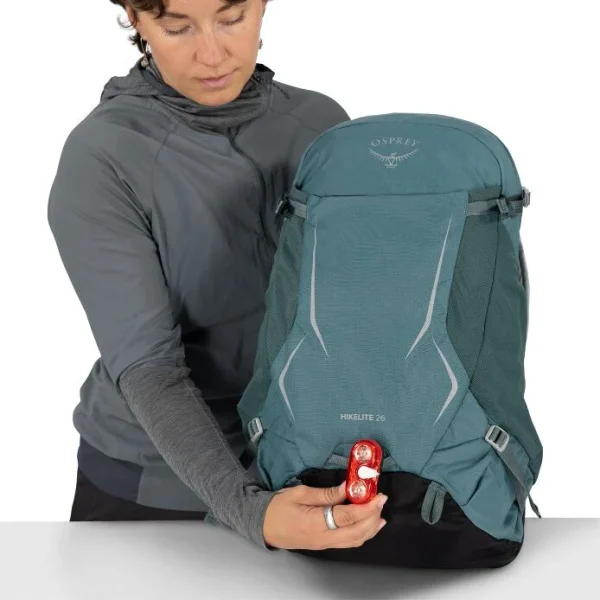 Osprey Hikelite 26 - lightweight, sustainable backpack for everyday use with mesh back