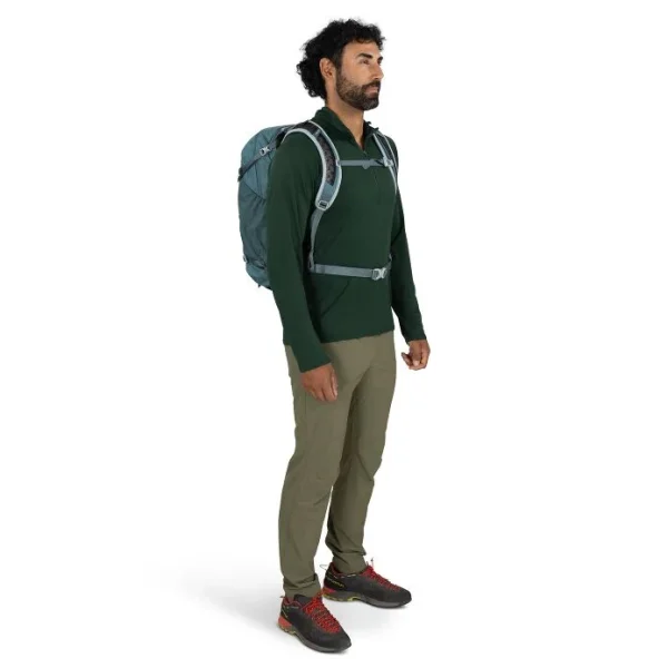 Osprey Hikelite 26 - lightweight, sustainable backpack for everyday use with mesh back