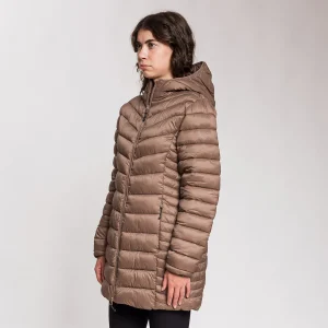 Rock Experience RE.Juneau Parka – parka híbrida leve e quente com isolamento reciclado e tecido exterior ripstop para a cidade e a natureza.