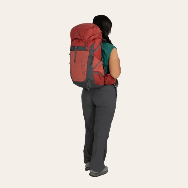 Osprey Talon and Tempest backpacks - adjustable, lightweight backpacks for hiking, cycling and trekking with AirScape back system.