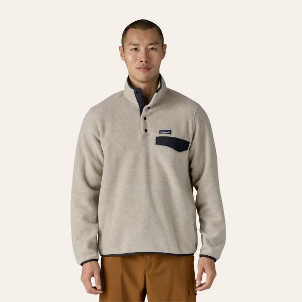 Patagonia Lightweight Synchilla Snap-T Fleece sweatshirt in recycled polyester - light and warm for outdoor activities and everyday use.