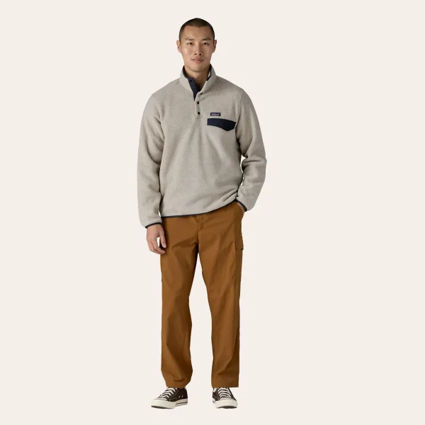 Patagonia Lightweight Synchilla Snap-T Fleece sweatshirt in recycled polyester - light and warm for outdoor activities and everyday use.
