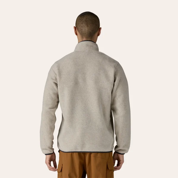 Patagonia Lightweight Synchilla Snap-T Fleece sweatshirt in recycled polyester - light and warm for outdoor activities and everyday use.