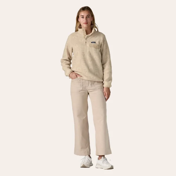 Patagonia Lightweight Synchilla Snap-T Fleece sweatshirt in recycled polyester - light and warm for outdoor activities and everyday use.