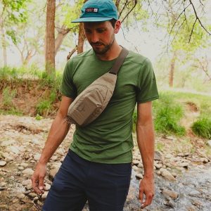 Osprey Daylite Waist – bolsa de cintura leve e resistente para caminhadas, viagens e uso diário, feita de poliéster reciclado.