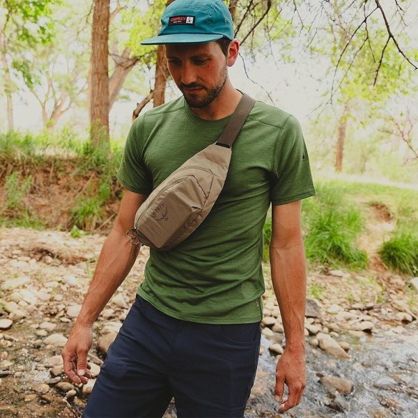 Osprey Daylite Waist - lightweight and durable waist bag for hiking, travelling and everyday use, made from recycled polyester.