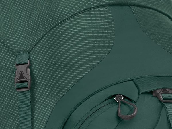 Mochila de trekking Osprey Aether com painel traseiro AirScape e cinto e alças Custom Fit-on-the-Fly.