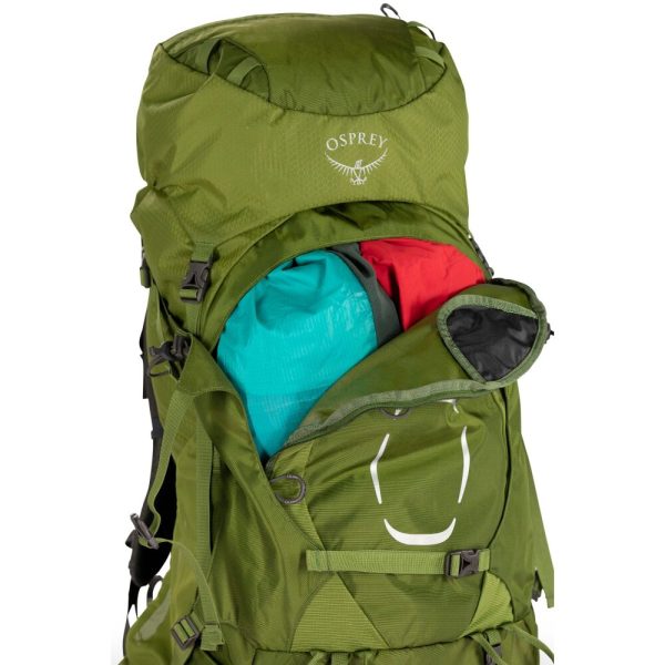 Mochila de trekking Osprey Aether com painel traseiro AirScape e cinto e alças Custom Fit-on-the-Fly.