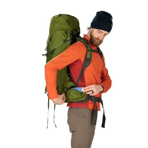 Mochila de trekking Osprey Aether com painel traseiro AirScape e cinto e alças Custom Fit-on-the-Fly.