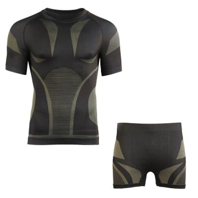 Conjunto de roupa interior funcional Mil-Tec Performance – t-shirt funcional e calções com elasticidade em 4 direções e tecnologia de malha que dá apoio aos músculos.