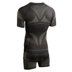 Conjunto de roupa interior funcional Mil-Tec Performance – t-shirt funcional e calções com elasticidade em 4 direções e tecnologia de malha que dá apoio aos músculos.