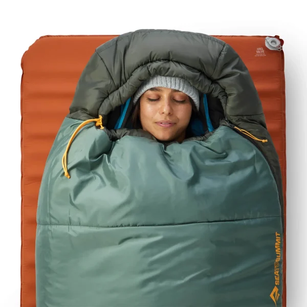 Sea to Summit Boab -1 synthetic sleeping bag with tapered-rectangular shape, Revive Loft insulation and recycled materials.