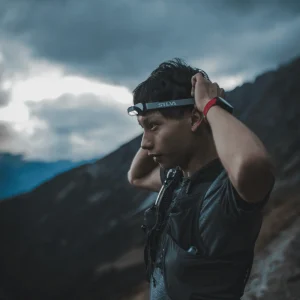 Silva Smini w. Rear Light lanterna frontal ultraleve 250 lúmenes com luz traseira para corrida trail running e outdoor.