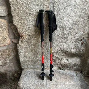 Bastões de trekking Asolo Aspe QL em alumínio 7075 com sistema Quick Lock e punho EVA ergonómico para caminhadas e trilhos