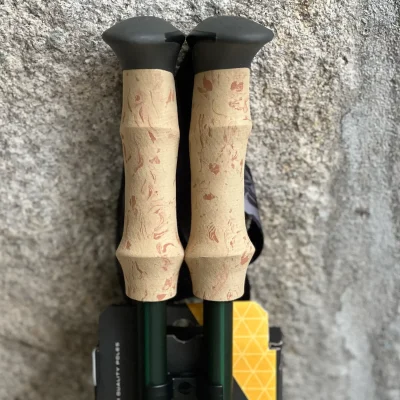Bastões de trekking ASOLO Radiant QL Cork DLX em alumínio com punho de cortiça e sistema Quick Lock para caminhada e trekking