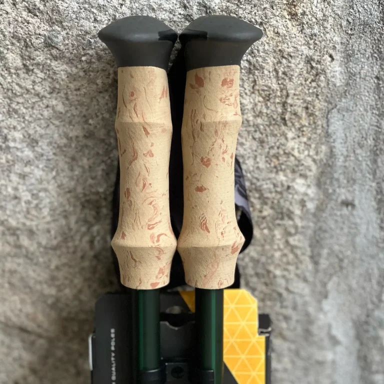 Bastões de trekking ASOLO Radiant QL Cork DLX em alumínio com punho de cortiça e sistema Quick Lock para caminhada e trekking