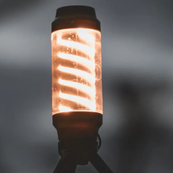 Lanterna compacta Easy Camp Wintergreen Compact Lantern para campismo e trekking com tripé e luz LED recarregável