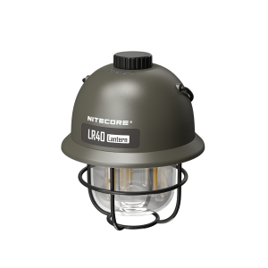 Lanterna Nitecore LR40 suspensa numa tenda de campismo com iluminação LED ambiente