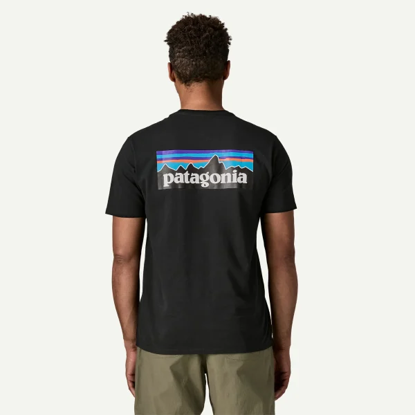 Patagonia P-6 Logo Responsibili-Tee t-shirt sustentável em algodão reciclado e poliéster reciclado para atividades ao ar livre e uso diário