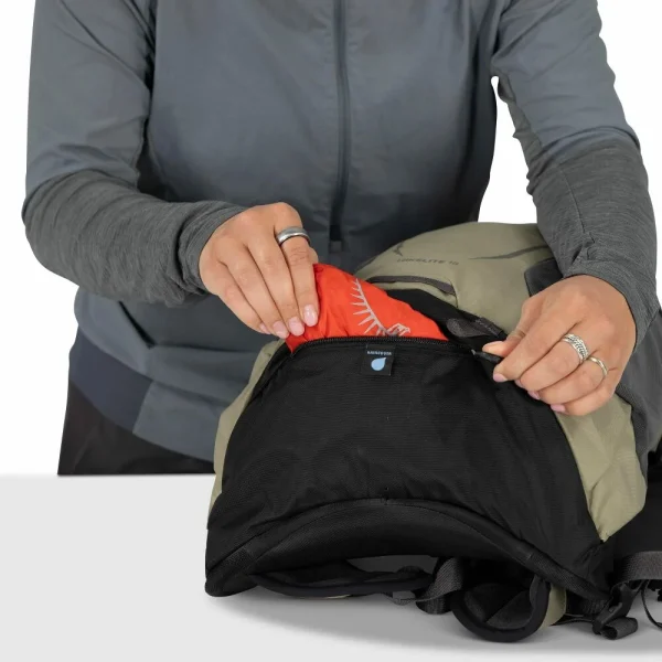 Osprey Hikelite 18 - lightweight hiking backpack with AirSpeed back system