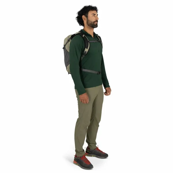 Osprey Hikelite 18 - lightweight hiking backpack with AirSpeed back system