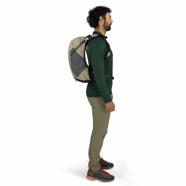 Osprey Hikelite 18 - lightweight hiking backpack with AirSpeed back system